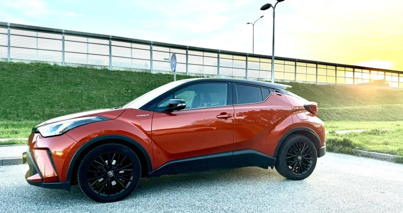 Toyota C-HR cena 114000 przebieg: 52000, rok produkcji 2020 z Warszawa małe 137